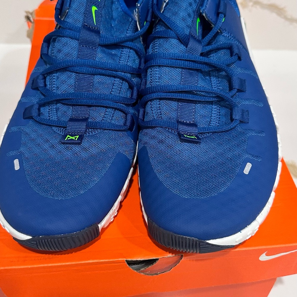 Nike Blue Athletic Shoes with Textured Upper and Padded Tongue